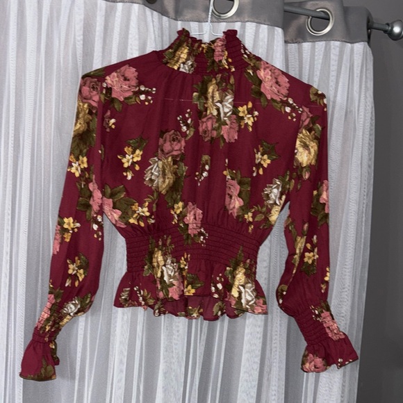 Shinestar Tops - Beautiful floral crop blouse!  Simply elegant!
